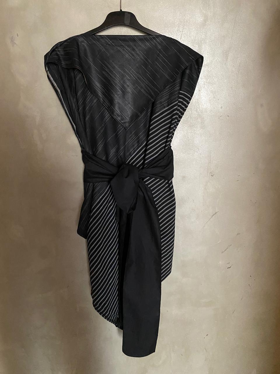 Alternative view of Tunik tenun lurik