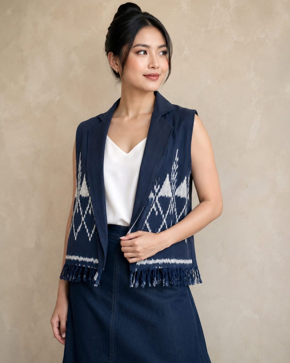 Alternative view of Vest Blazer Tenun Ikat Jepara