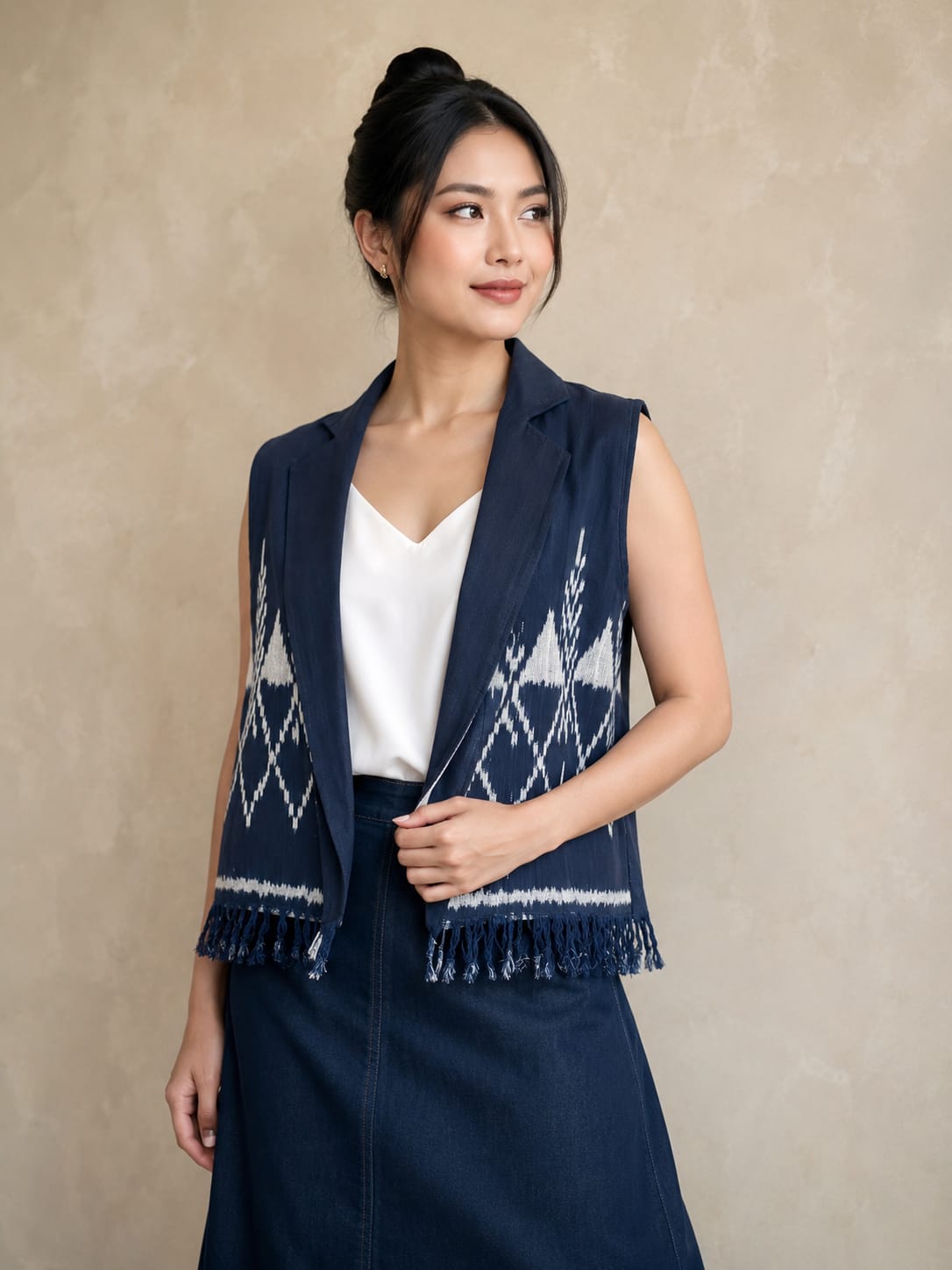 Alternative view of Vest Blazer Tenun Ikat Jepara